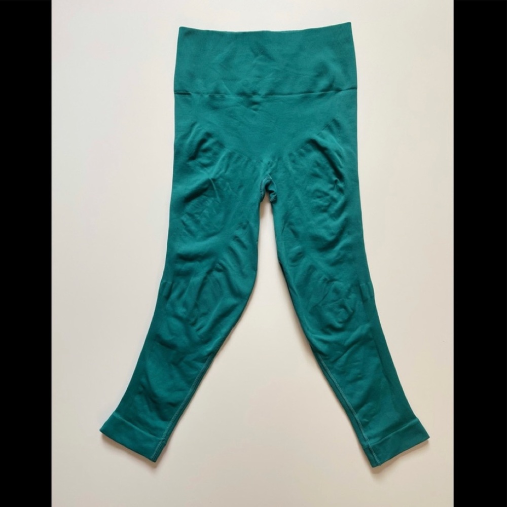 Lululemon Zone In Crop - Picture 3 of 5